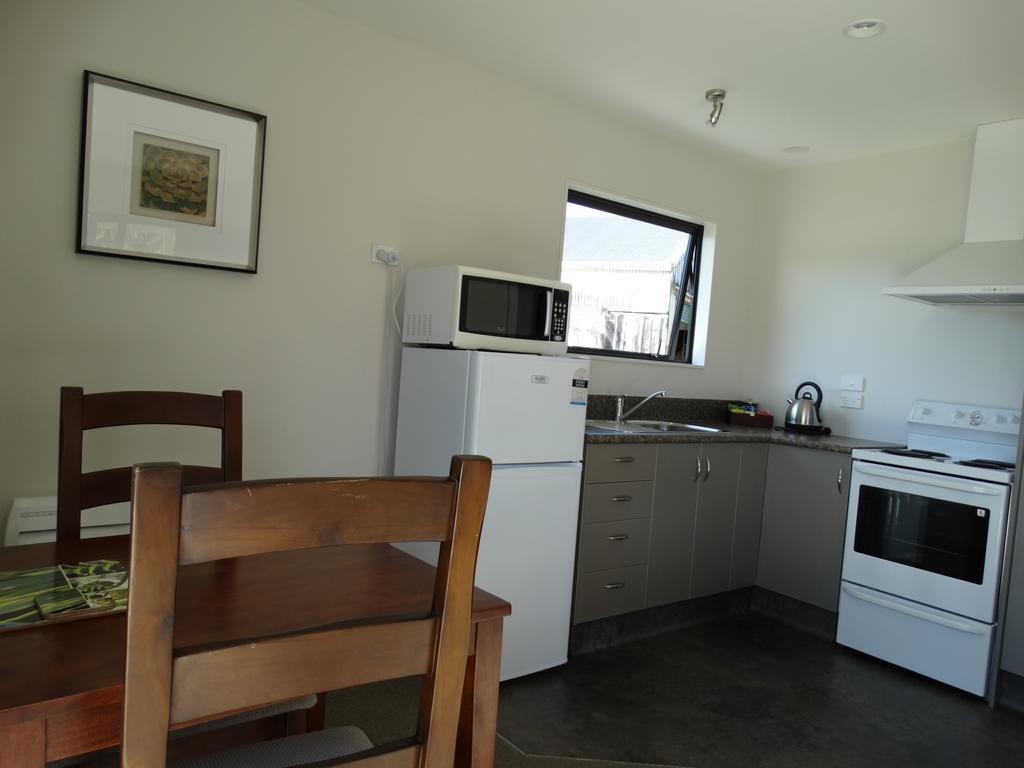 Oak Lodge Greymouth Room photo